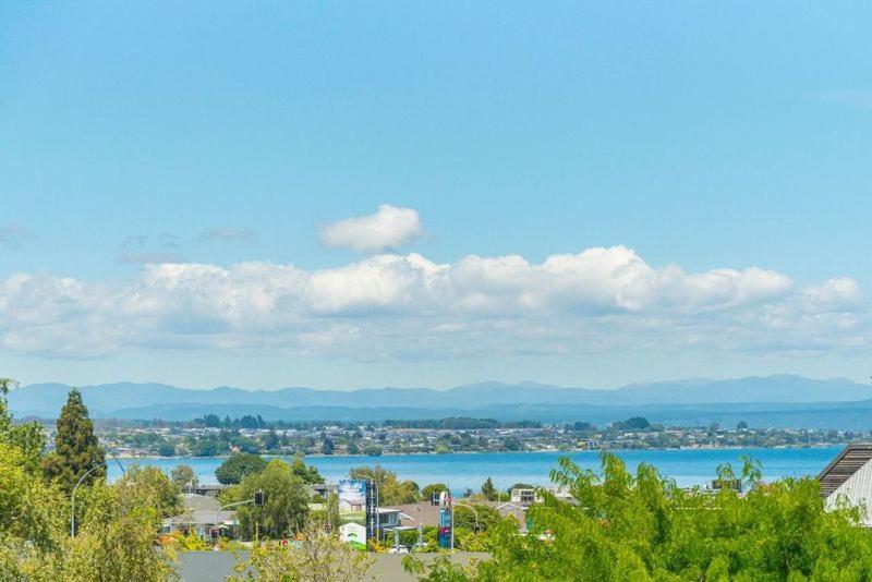 Lakeview Luxury - Taupo Holiday Apartment Esterno foto